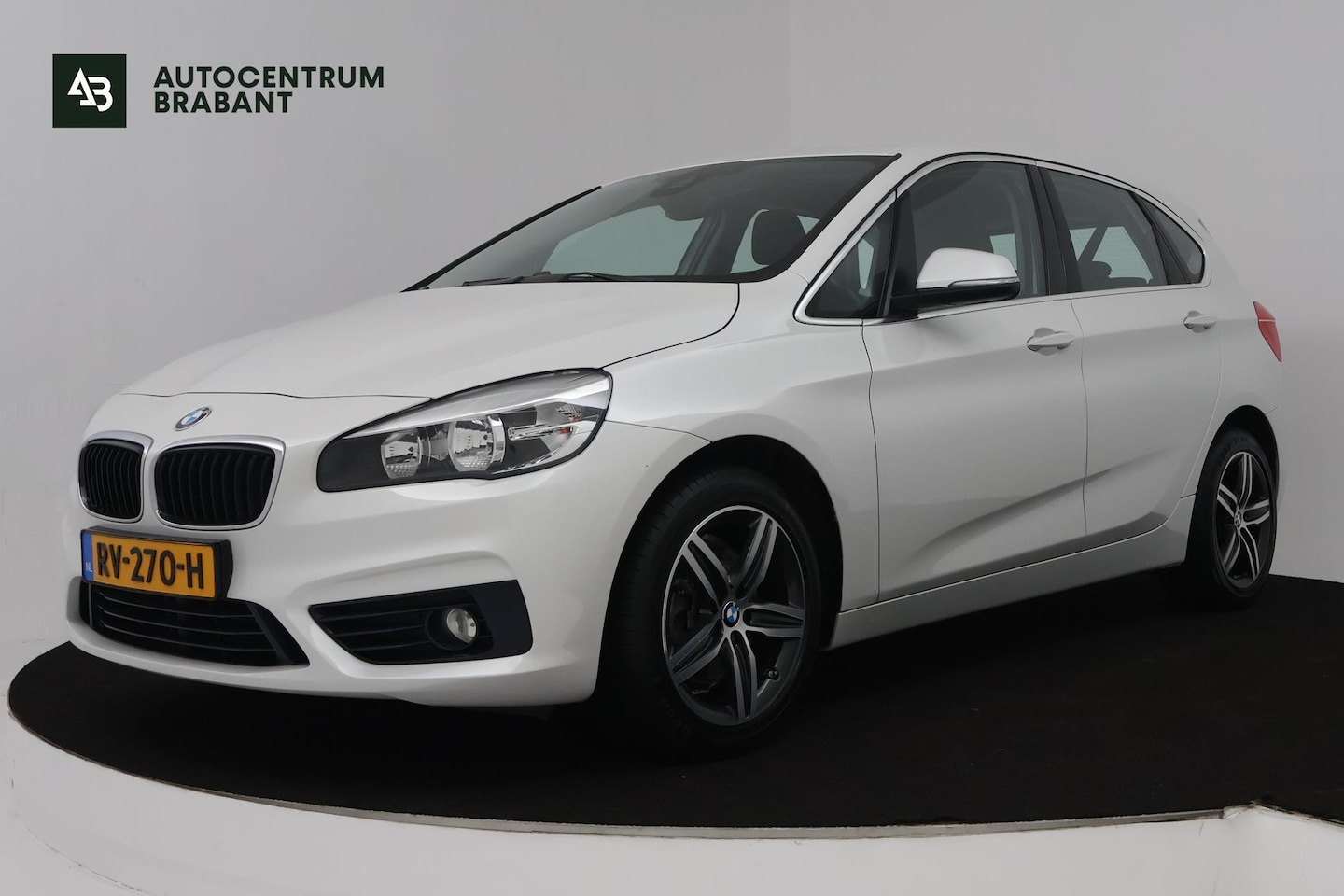 BMW 2-serie Active Tourer - 220i M Sport (STOELVERWARMING, CRUISE CONTROL, PARKEERSENSOREN, AUTOMAAT) - AutoWereld.nl