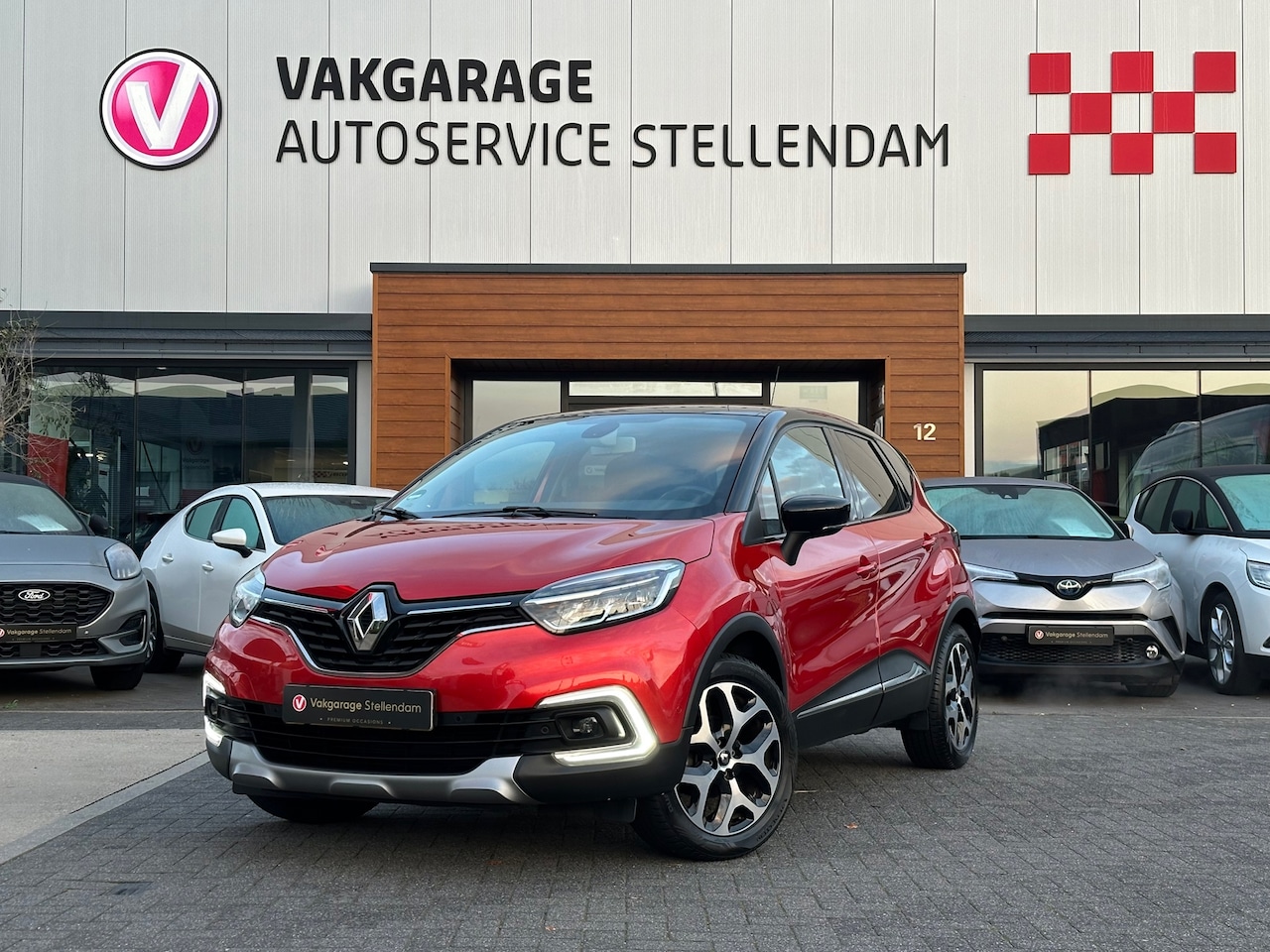 Renault Captur - 0.9 TCe Intens|Trekhaak|Full LED|Camera|PDC Rondom|Cruise Control|Navigatie - AutoWereld.nl