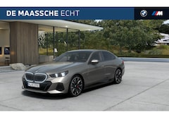 BMW 5-serie - 530e M Sport Automaat / Panoramadak / Trekhaak / Bowers & Wilkins / Adaptieve LED / Comfor