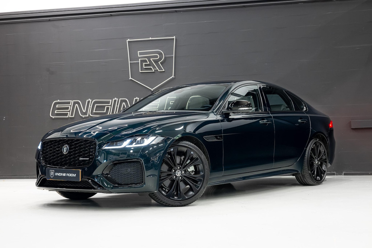 Jaguar XF - 2.0 P250 R-Dynamic SE 2.0 P250 R-Dynamic SE - AutoWereld.nl