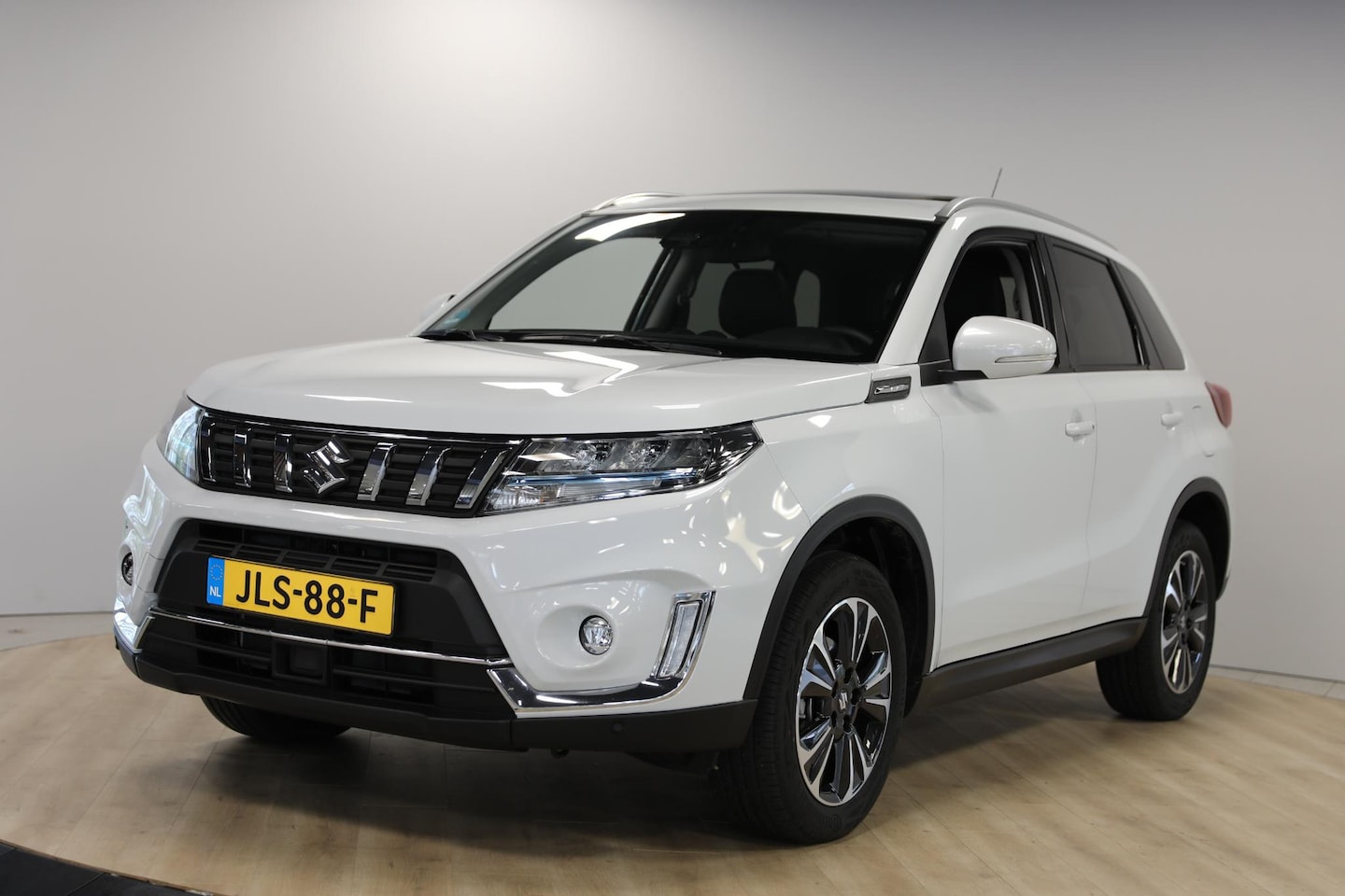 Suzuki Vitara - 1.5 Hybrid Style | Schuif- kanteldak | Cruise Adaptief | Camera - AutoWereld.nl