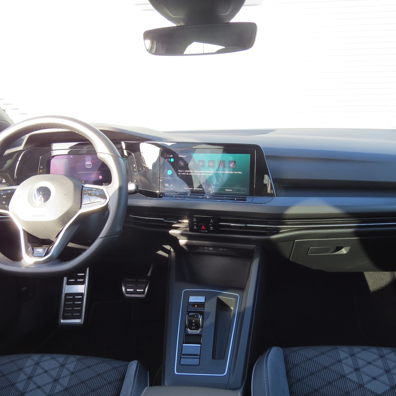 Volkswagen Golf Variant - 1.5 eTSI R-Line Automaat | Apple Carplay | Panoramadak | Stuurwielverwarming | Navigatie | Achteruitrijcam