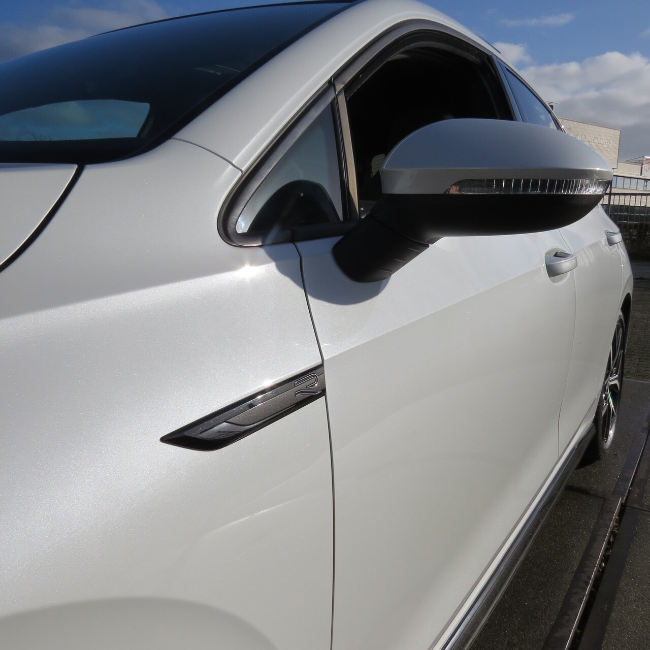 Volkswagen Golf Variant - 1.5 eTSI R-Line Automaat | Apple Carplay | Panoramadak | Stuurwielverwarming | Navigatie | Achteruitrijcam