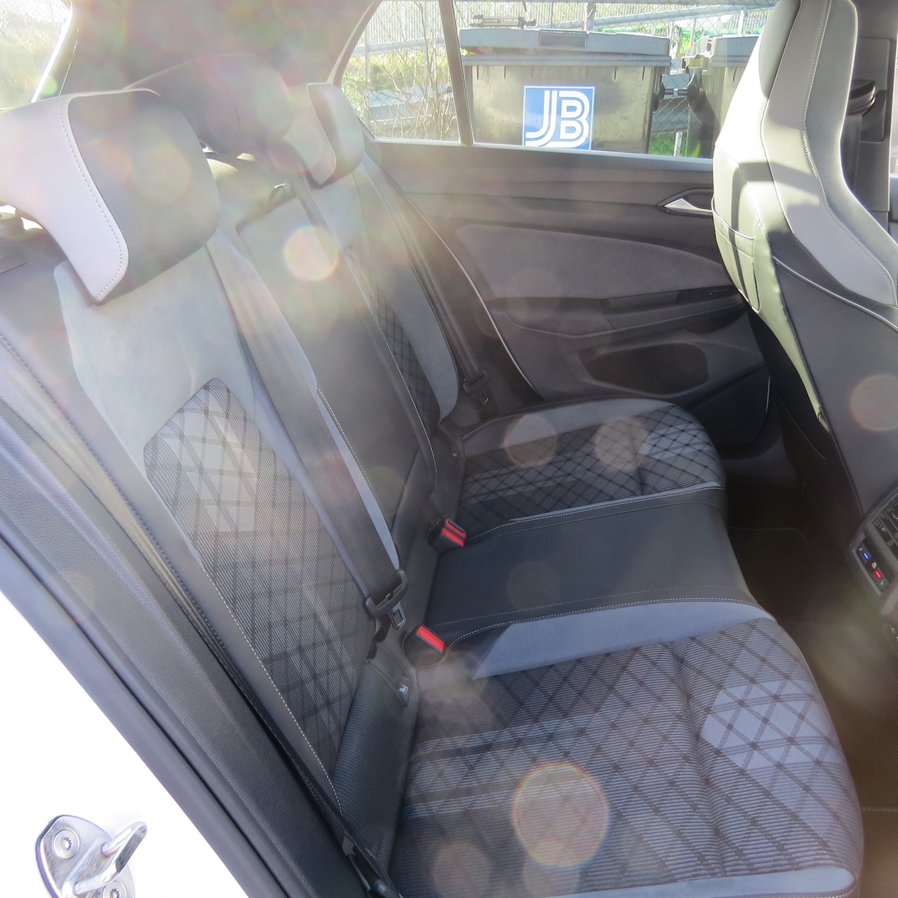 Volkswagen Golf Variant - 1.5 eTSI R-Line Automaat | Apple Carplay | Panoramadak | Stuurwielverwarming | Navigatie | Achteruitrijcam