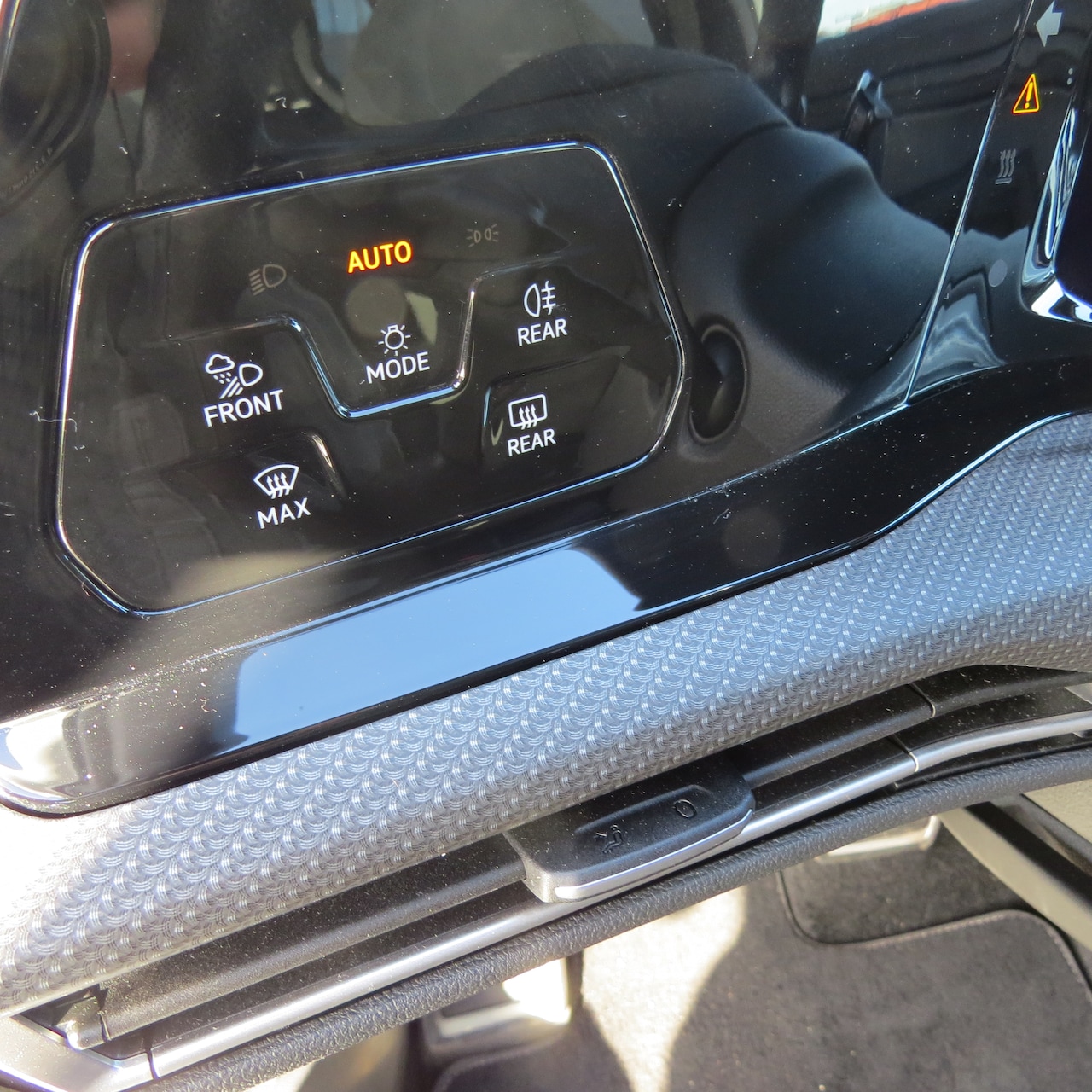 Volkswagen Golf Variant - 1.5 eTSI R-Line Automaat | Apple Carplay | Panoramadak | Stuurwielverwarming | Navigatie | Achteruitrijcam