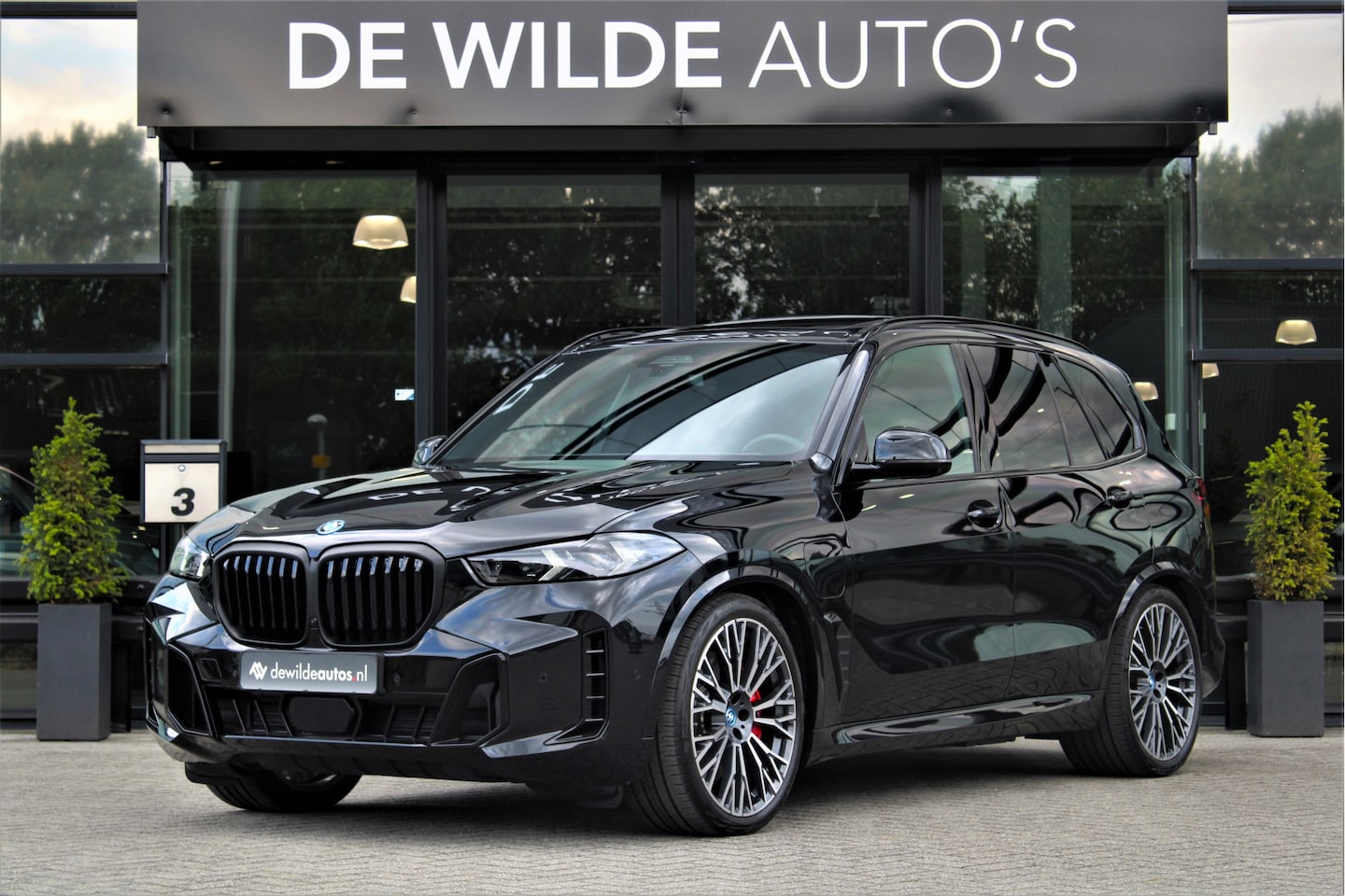 BMW X5 - xDrive50e M-sport 489pk M-seats Pano Trekhaak Carbon Massage Stoelventilatie - AutoWereld.nl