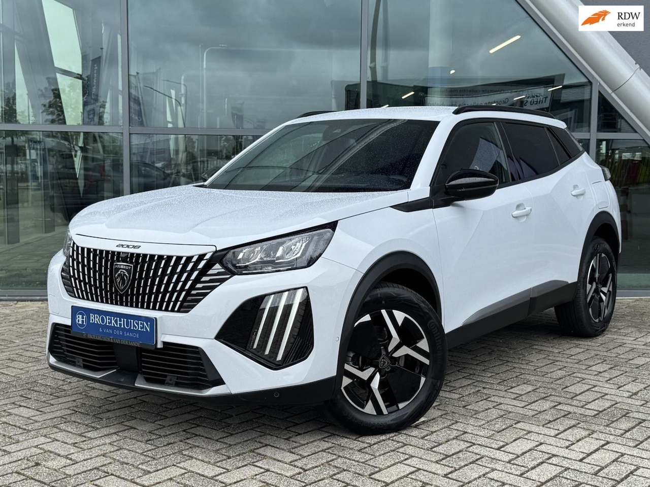 Peugeot 2008 - 1.2 Hybrid 136pk Allure Automaat / 360 Camera / Virtual Dashboard - AutoWereld.nl