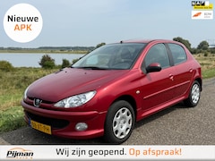 Peugeot 206 - 1.4 Forever/1Ste Eig/Nieuwe APK/5-Deurs/Cruise/Airco/Volledig Dealeronderhouden/N.A.P
