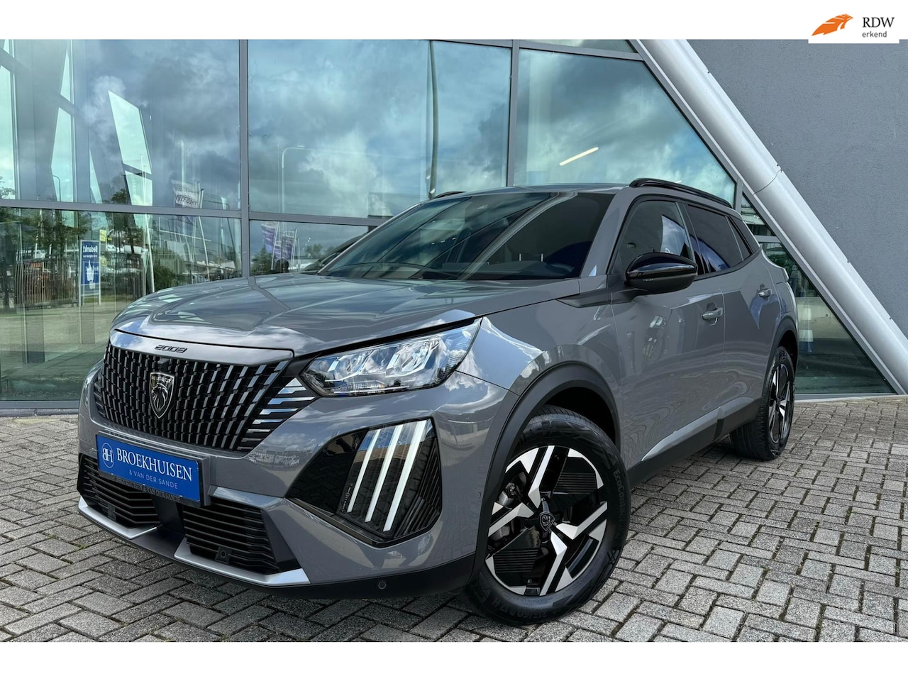 Peugeot 2008 - 1.2 Hybrid 136pk Allure Automaat / 360 Camera / Virtual Dashboard - AutoWereld.nl
