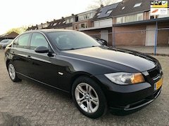 BMW 3-serie - 318i 2.0 L 6-versn. LEES TEKST - airco - licht en zichtpakket - lm velgen - carbon spoiler