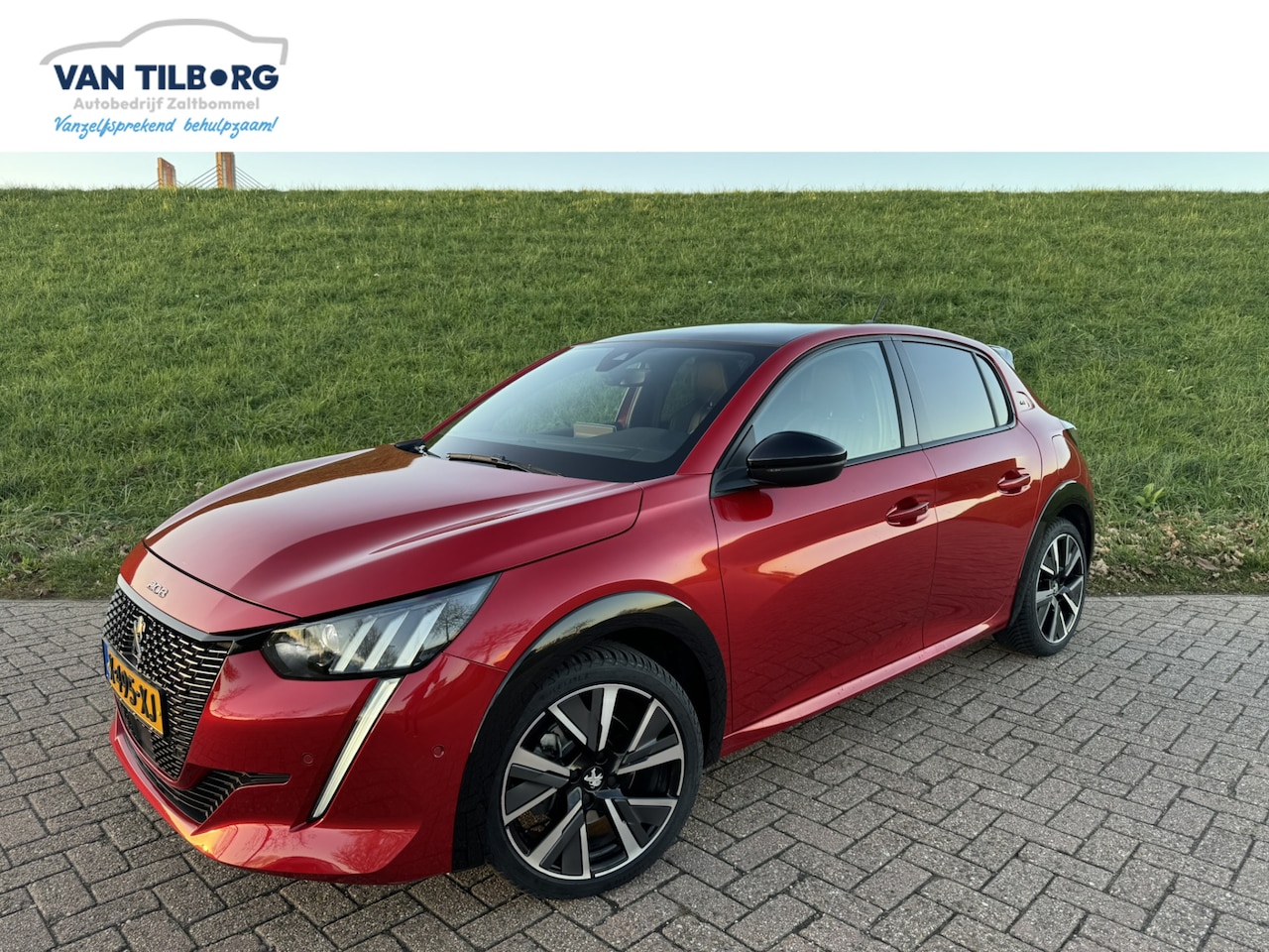 Peugeot 208 - 1.2 PureTech GT Pack Massagestoel | Stoelverwarming |Pano | Camera | Apple Carplay - AutoWereld.nl