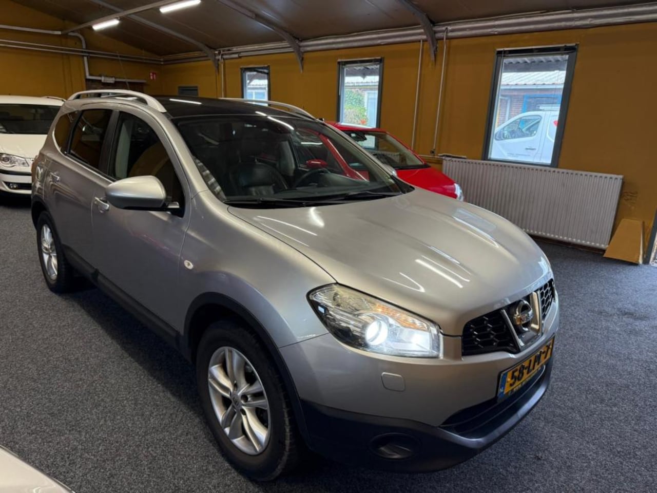 Nissan Qashqai+2 - 2.0 Tekna&7 ZITS&PANO&TREKHAAK&PARKEER CAMERA&STOEL VERWARMING&KEY LESS ENTRY - AutoWereld.nl