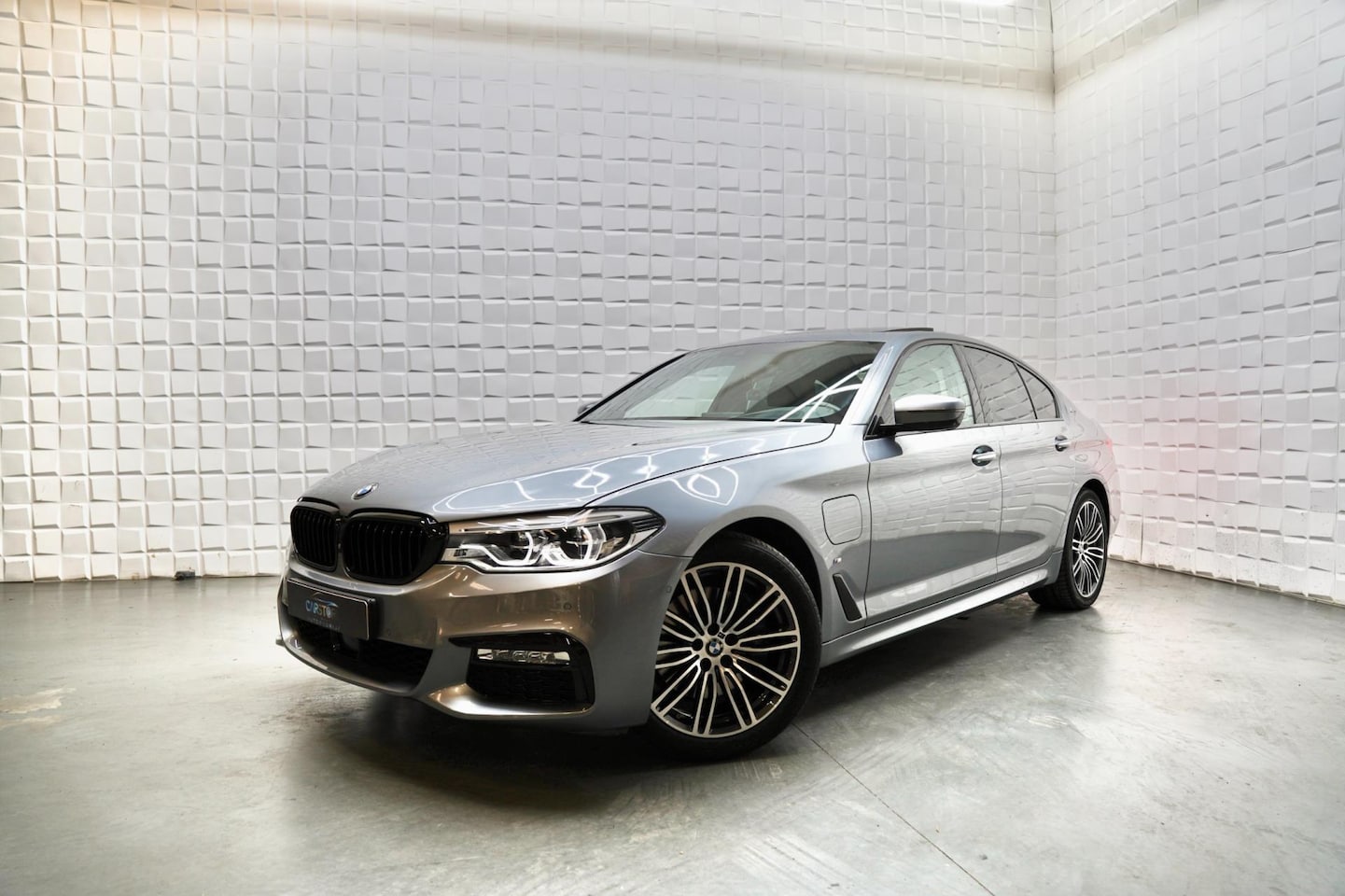 BMW 5-serie - 530e iPerformance M PAKKET SCHUIFDAK LEER HUD - AutoWereld.nl
