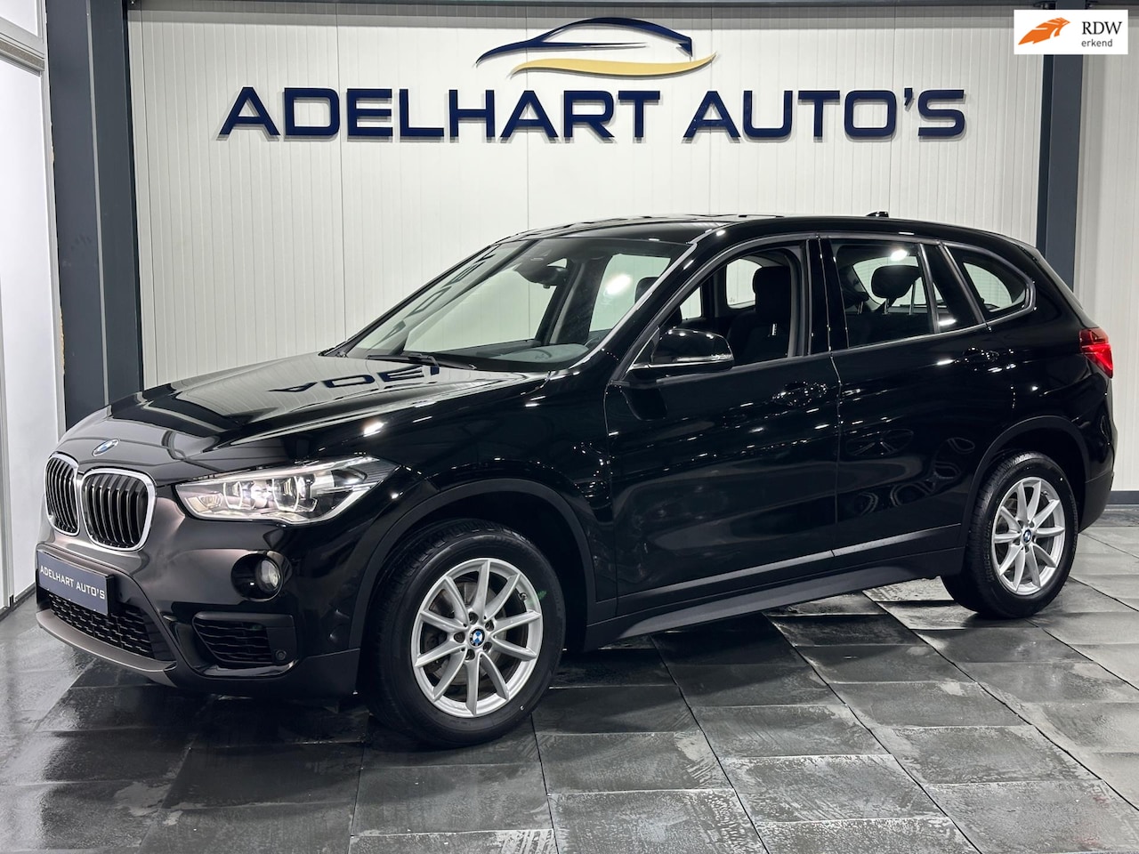 BMW X1 - SDrive18i Executive / Navigatie full map / Cruise control / Climate control / Parkeer sens - AutoWereld.nl