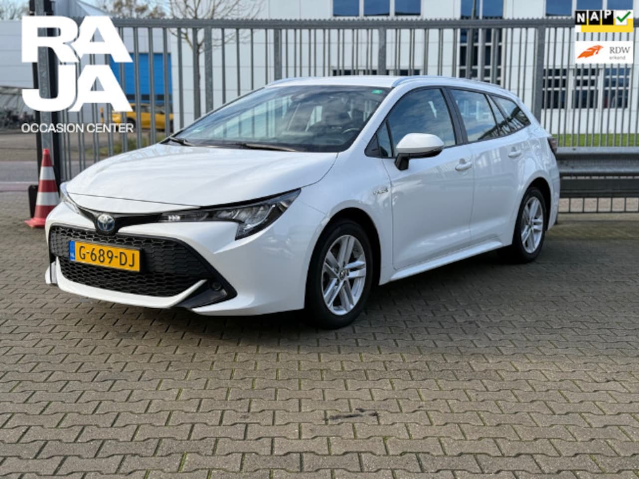 Toyota Corolla Touring Sports - 1.8 Hybrid Active BTW Cruise Camera Carplay NAP - AutoWereld.nl
