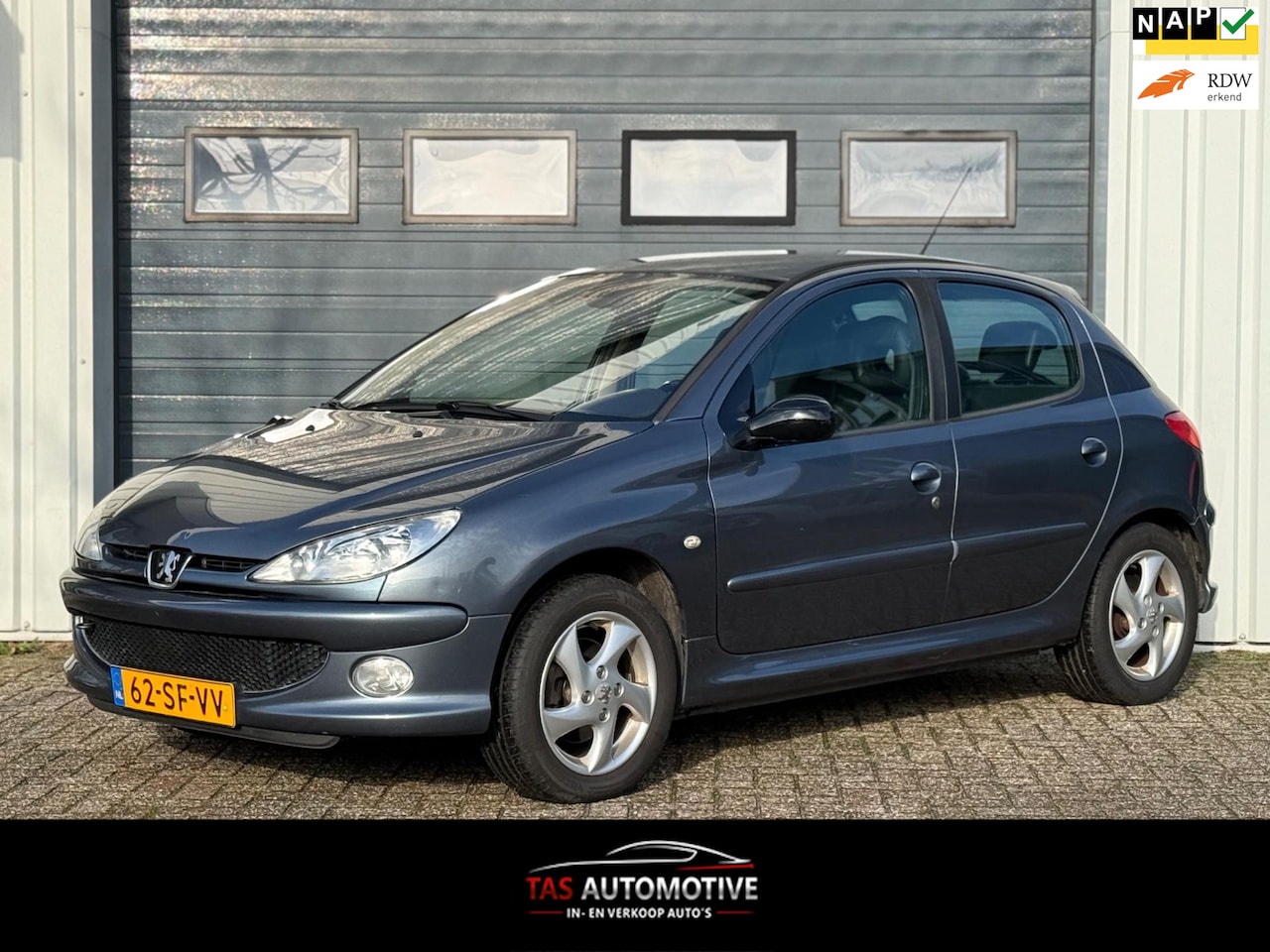 Peugeot 206 - 1.6-16V Griffe 5-deurs CLIMA / LEER / NAP / APK - AutoWereld.nl