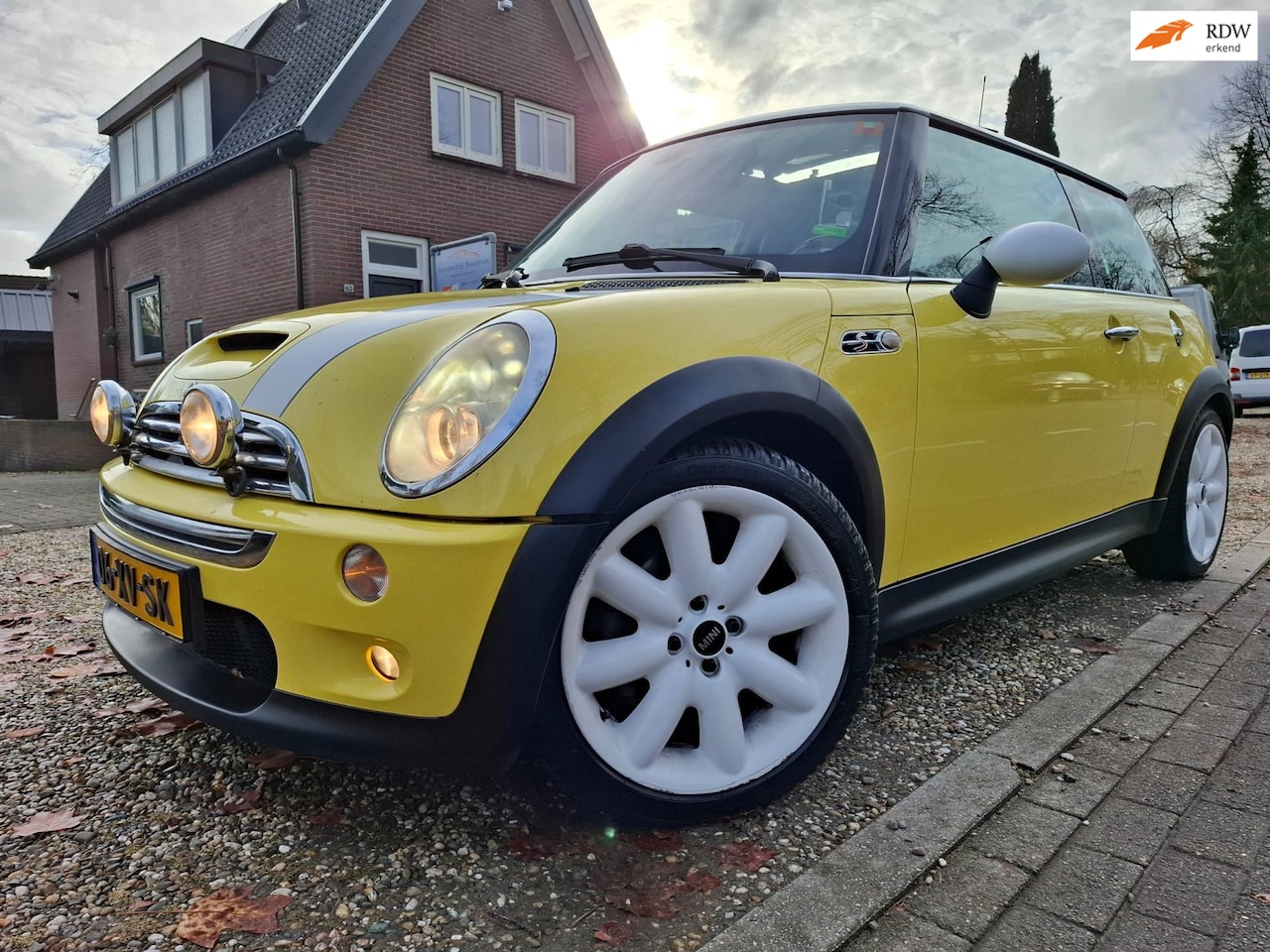 MINI Cooper S - Mini 1.6 170PK pano xenon navi nwe APK topauto! - AutoWereld.nl