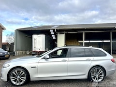 BMW 5-serie Touring - 520i 184pk 8-traps aut Luxury Ed - nap - leer - stoelverw - elektr trekh + stuur - memory