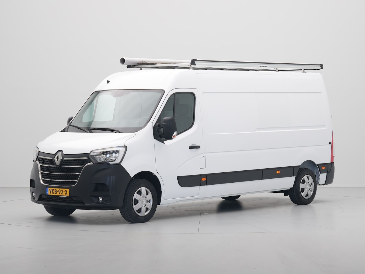 Renault Master - T35 2.3 dCi 135pk L3H2 Work Edition Navigatie Clima Cruise Pdc Iperial Trekhaak - AutoWereld.nl