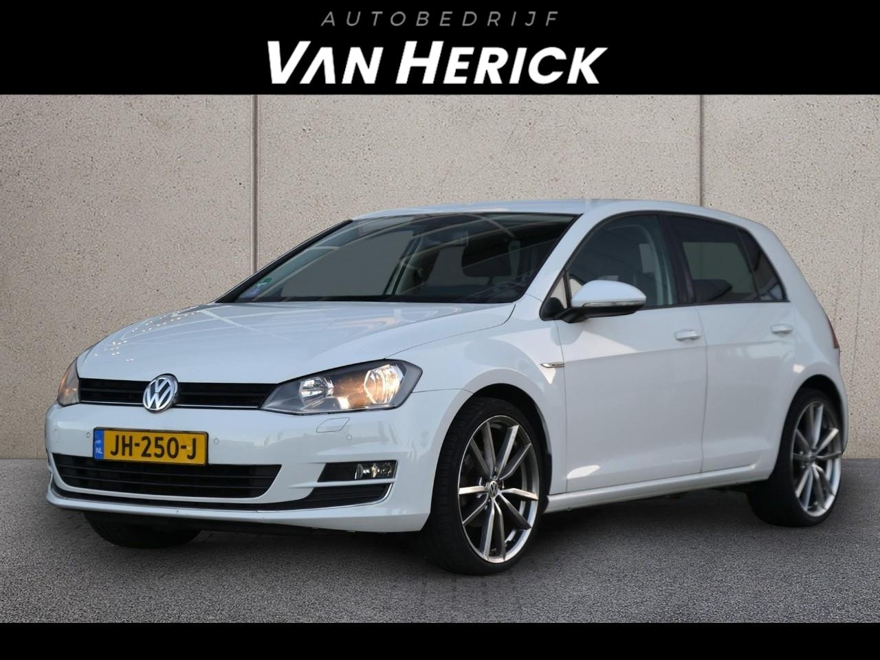 Volkswagen Golf - 1.2 TSI Lounge | Cruise Control | Parkeersensoren V+A | Stoelverwarming - AutoWereld.nl