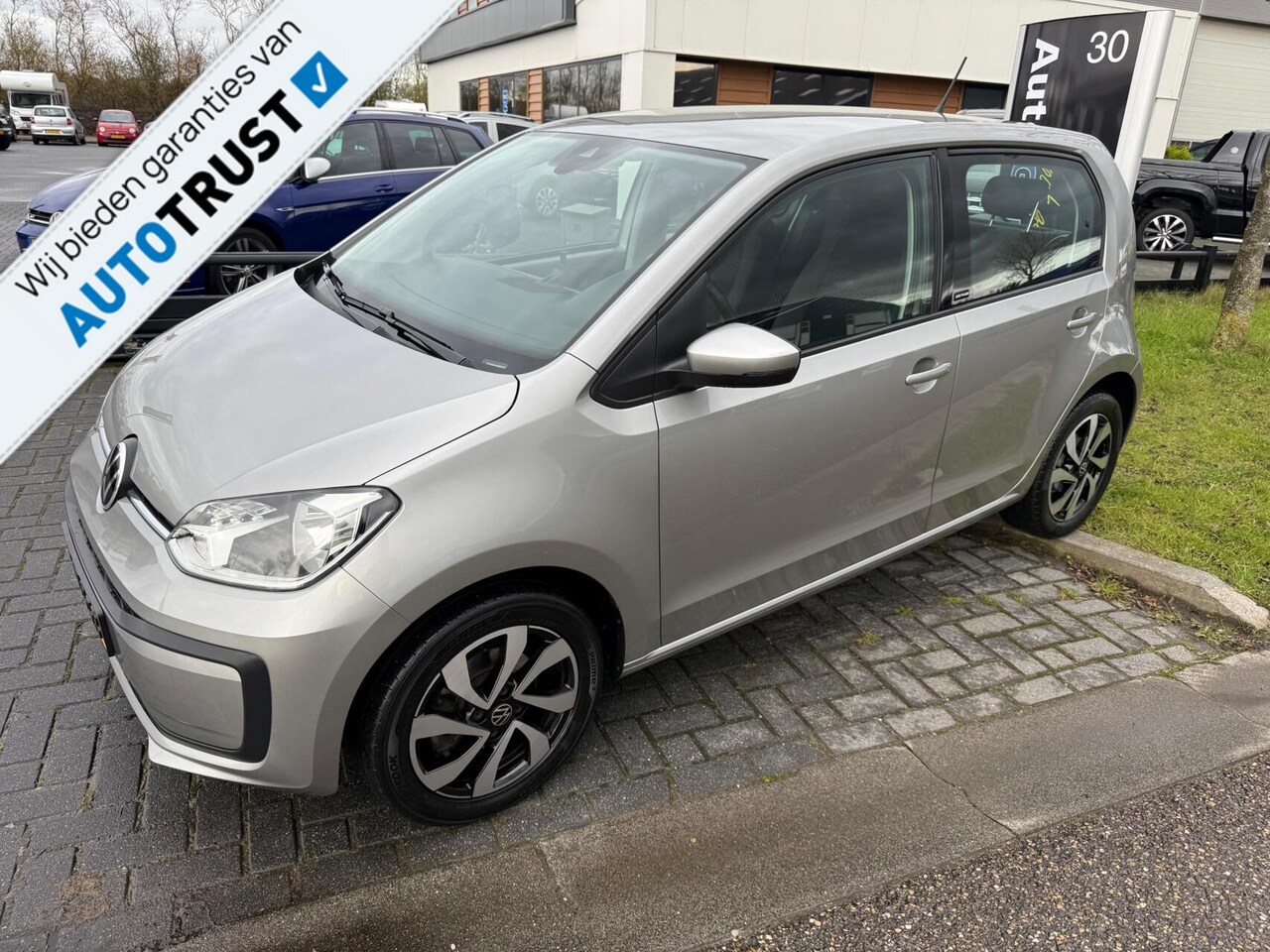 Volkswagen Up! - BEATS AIRCO,LMV,CRUISE,CAMERA,LANE ASIST 1.0 - AutoWereld.nl