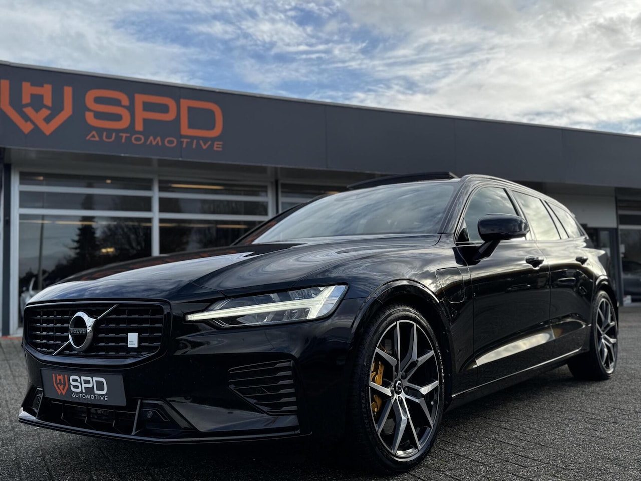 Volvo V60 - 2.0 T8 AWD PolestarEngineered|pano|H&K|405PK|carpl - AutoWereld.nl