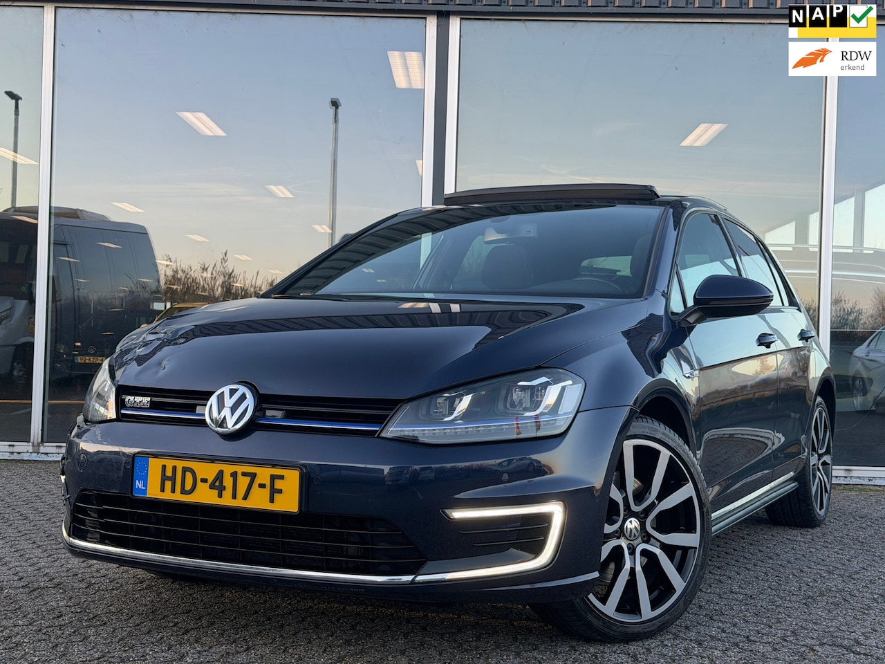 Volkswagen Golf - 1.4 TSI GTE DSG/PANO - AutoWereld.nl
