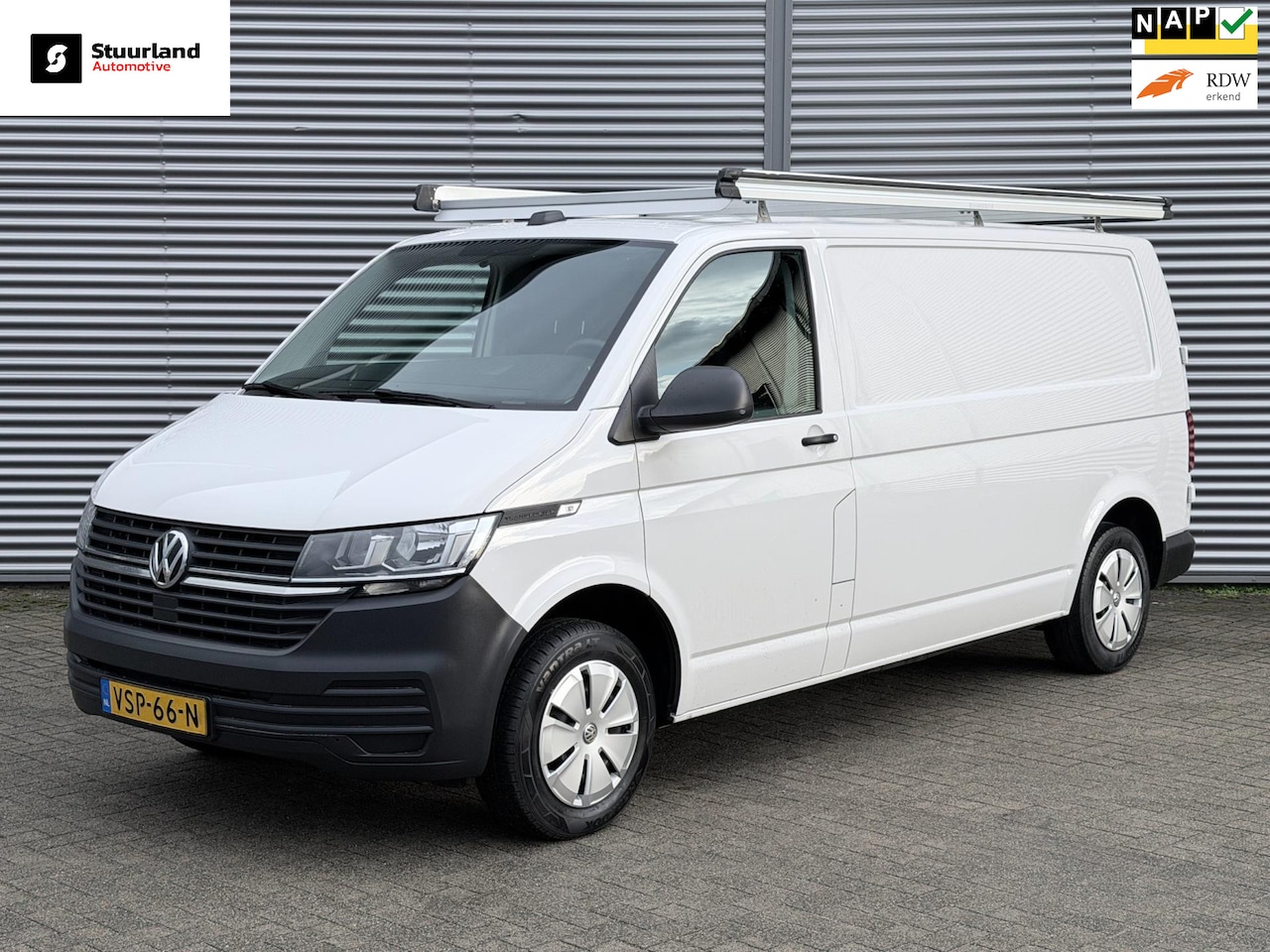 Volkswagen Transporter - 2.0 TDI L2H1 Airco/ Cruise/ Carplay/ PDC/ Trekhaak/ 3 zits/ - AutoWereld.nl
