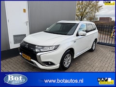 Mitsubishi Outlander - 2.4 PHEV Pure AIRCO / CRUISE / PARKEERSENSOREN / TREKHAAK / CAMERA