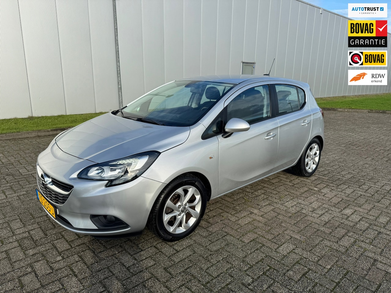 Opel Corsa - 1.4 Online Edition 1.4 Online Edition , Airco, Cruise control , Navigatiesysteem - AutoWereld.nl