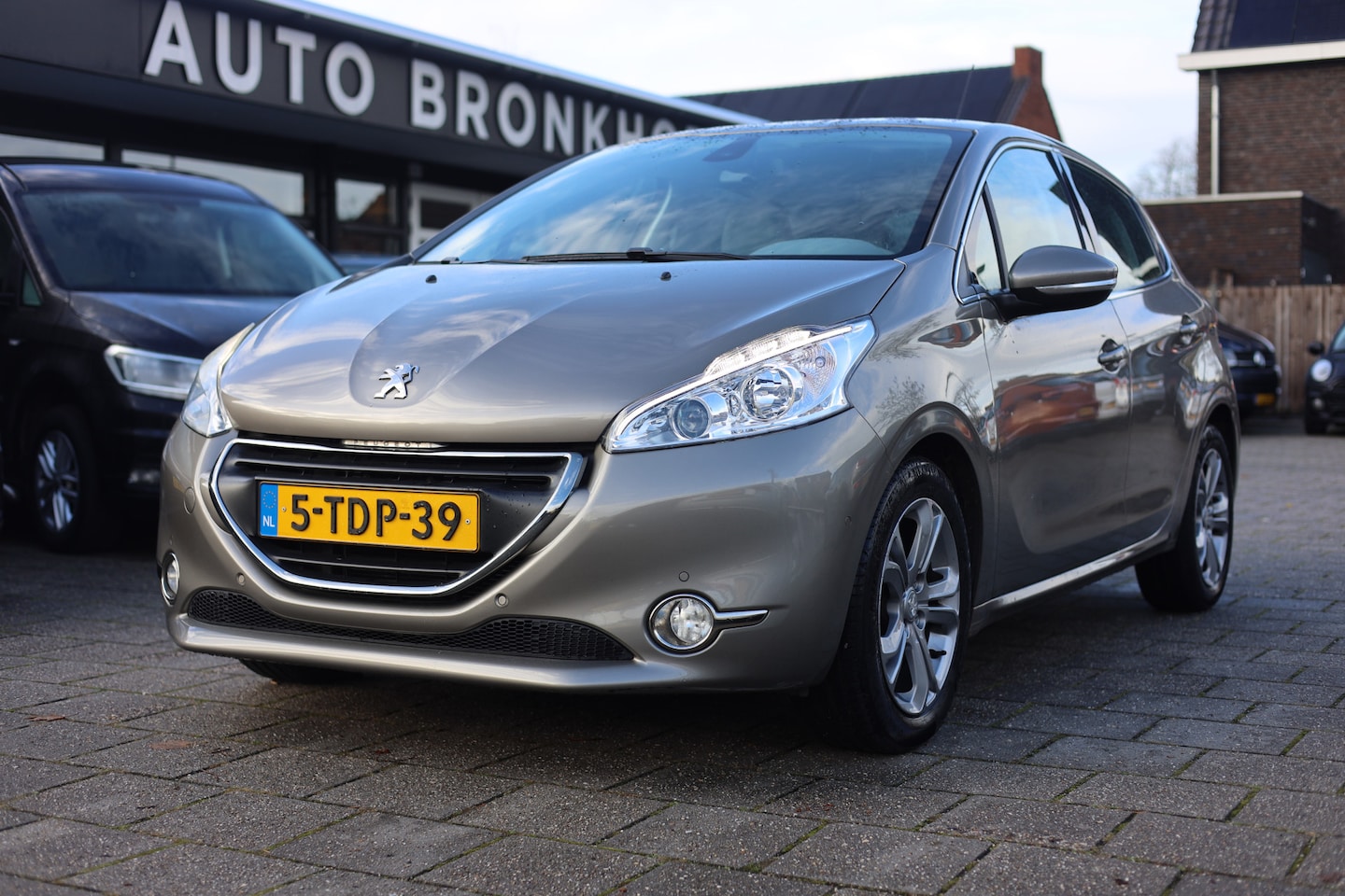 Peugeot 208 - 1.6 VTI ALURE AUTOMAAT | NAVI | CLIMA | CRUISE - AutoWereld.nl