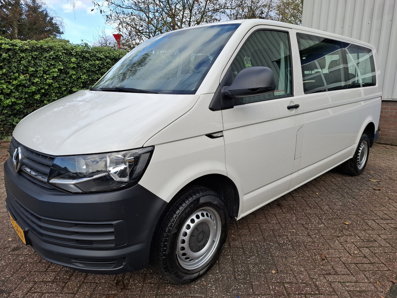 Volkswagen Transporter Kombi - 2.0TSI 18950.- INCL BTW 9-PERSOONS BENZINE 150PK - AutoWereld.nl