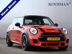 MINI John Cooper Works - 2.0 Chili 232 Pk Automaat DAB / Navigatie / 18 inch / Camera / Winterpakket