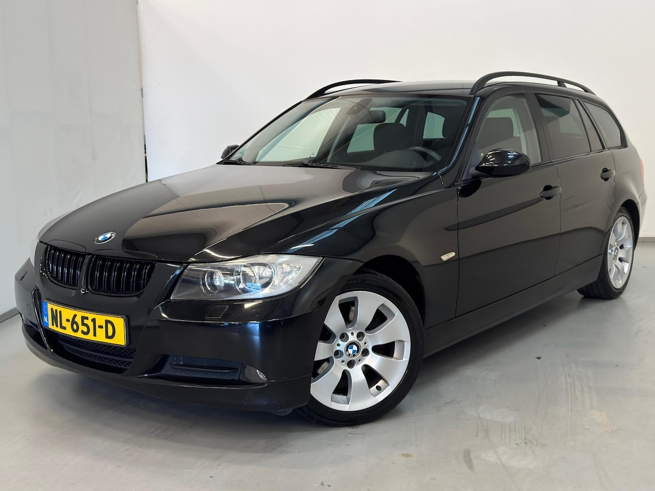 BMW 3-serie Touring - 320i / Xenon / Clima / Stoelverwarming - AutoWereld.nl