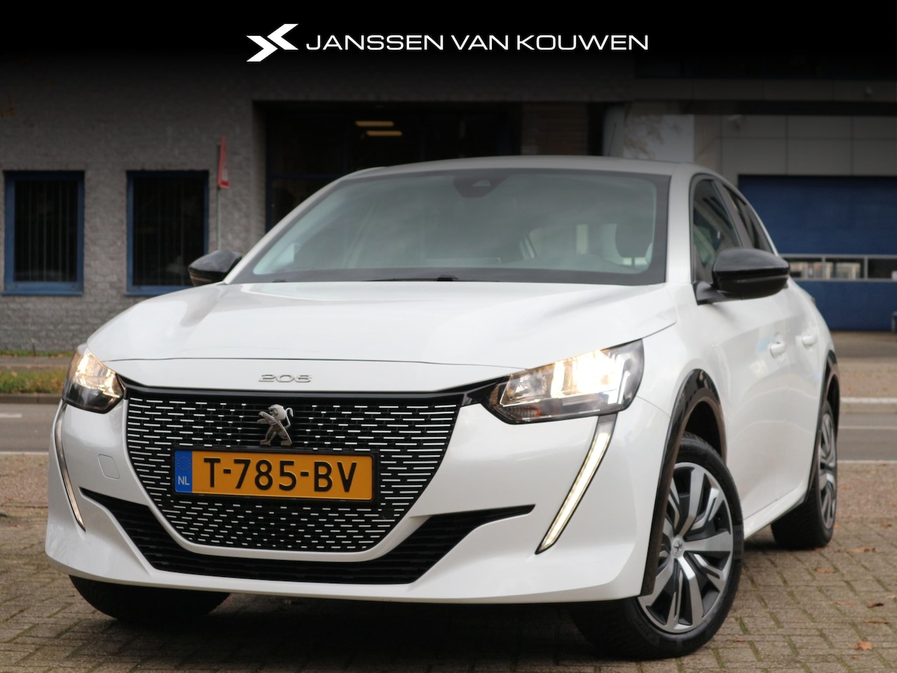 Peugeot e-208 - EV Active 50 kWh SOH 100% / Navigatie / Climate Control / Apple Carplay - AutoWereld.nl