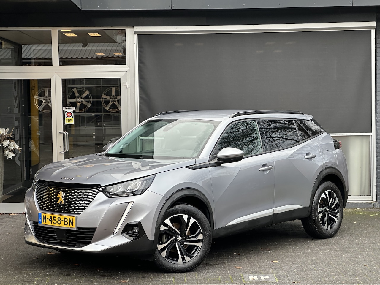 Peugeot 2008 - 1.2 PureTech Allure Pack CLIMA / CRUISE / NAVI / CARPLAY & ANDROID AUTO - AutoWereld.nl