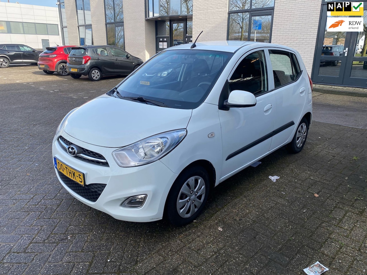 Hyundai i10 - 1.2 Plus/ APK/ NAP/ AIRCO/ 5DRS / BOEKJES / 2 SLEUTELS / ZEER NETTE AUTO!!! - AutoWereld.nl