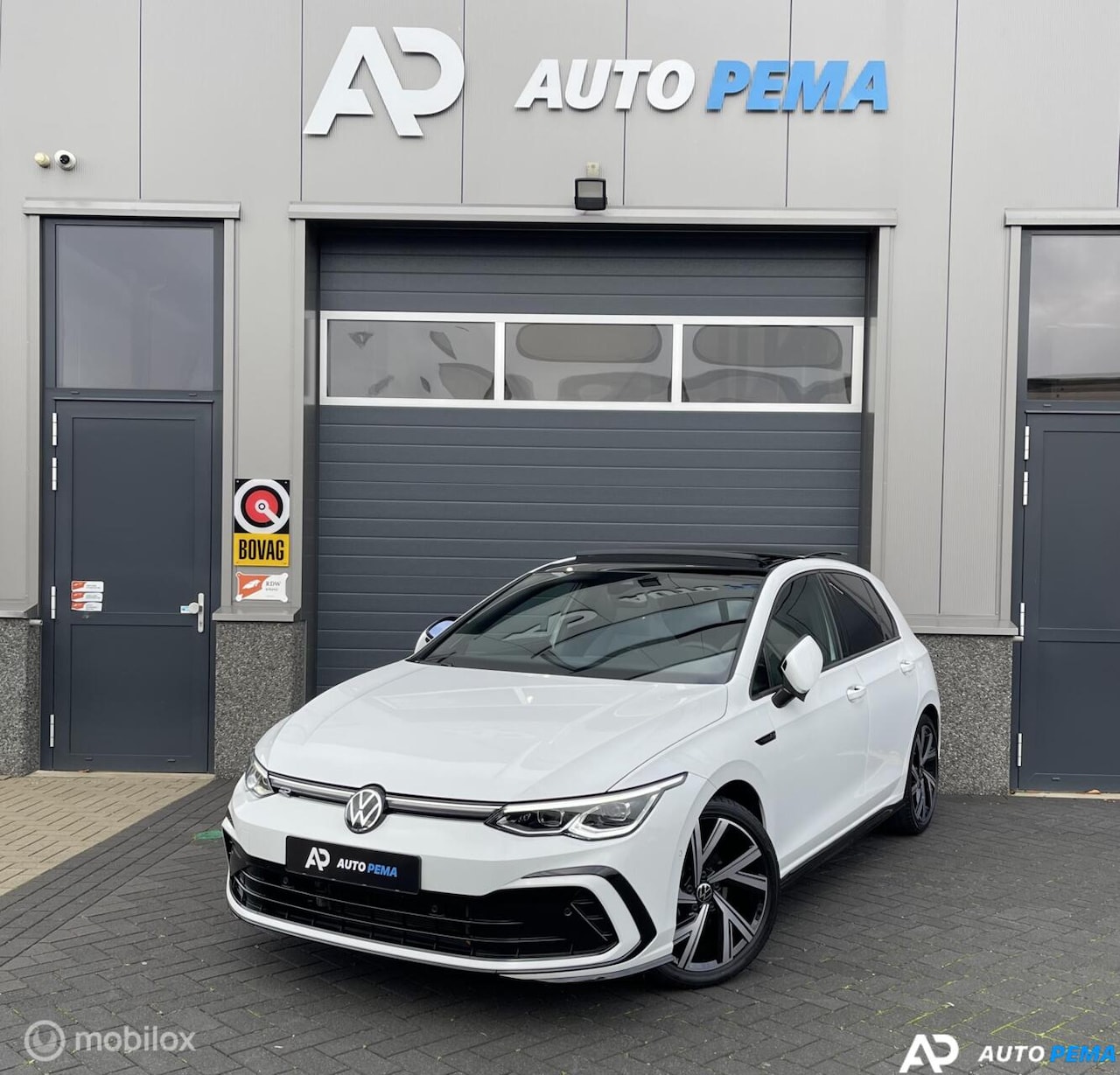 Volkswagen Golf - 1.5 eTSI DSG 3xR-Line 150PK Pano Hk - AutoWereld.nl
