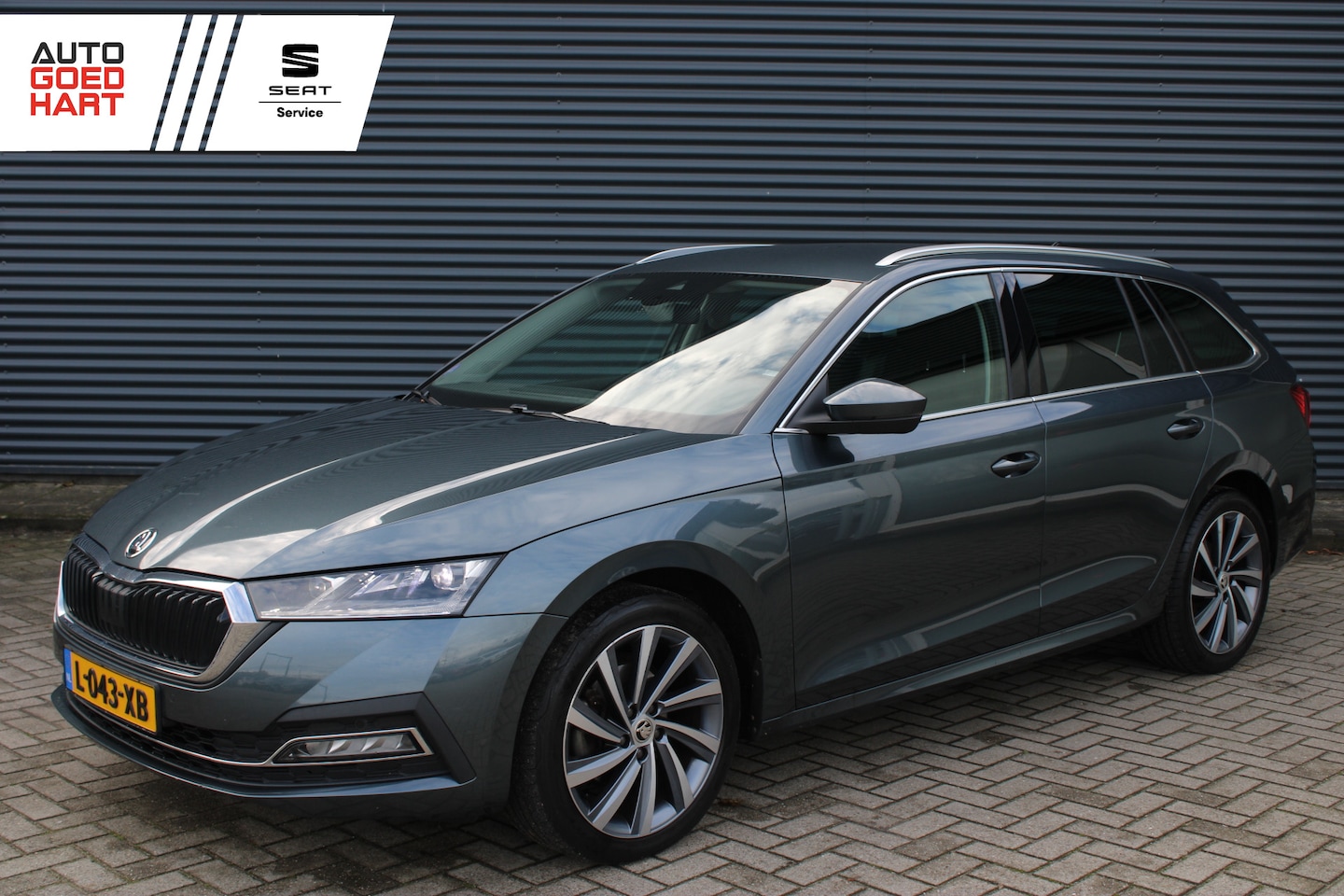 Skoda Octavia Combi - 1.5 e-TSI Business Plus Full-Led Camera 18''LMV Navigatie - AutoWereld.nl