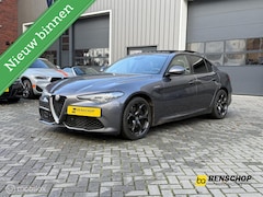 Alfa Romeo Giulia - 2.0 T AWD Veloce Panodak 19 inch Carplay Navi Camera Memory Leer