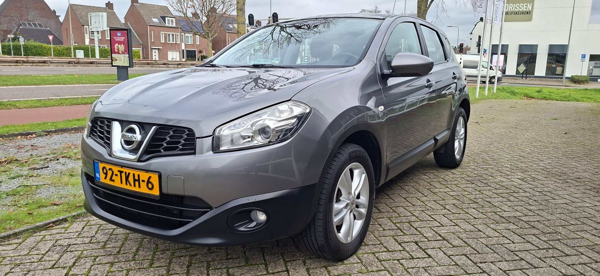 Nissan Qashqai - 2.0 Acenta 4WD automaat/camera/cruise/trekhaak - AutoWereld.nl