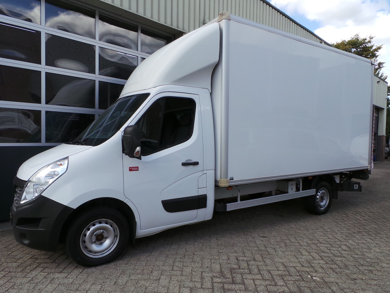 Renault Master - T35 2.3 dCi 146pk Bakwagen+Laadklep Airco,Cruise,3 persoons L420cm B210 H230cm - AutoWereld.nl