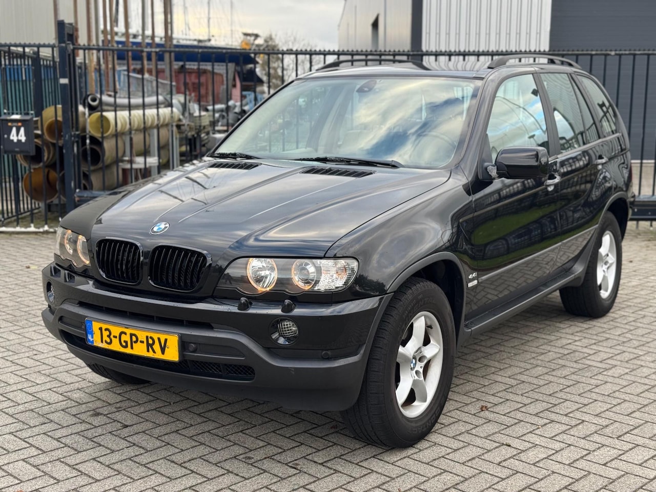 BMW X5 - 4.4i Executive Leer Navi Airco Nette Auto - AutoWereld.nl
