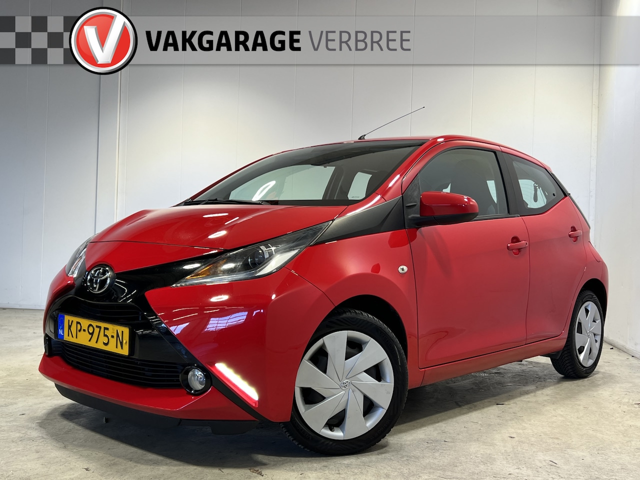 Toyota Aygo - 1.0 VVT-i x-play | Origineel Nederlandse auto | Airco | Achteruitrijcamera | Bluetooth | - AutoWereld.nl