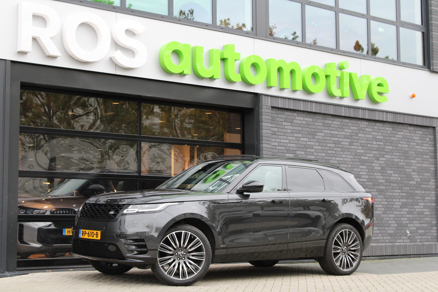 Land Rover Range Rover Velar - 2.0 I4 Turbo AWD R-Dynamic HSE | NAP! | PANO | HUD | MASSAGE | MERIDIAN SURROUND | STOELKO - AutoWereld.nl