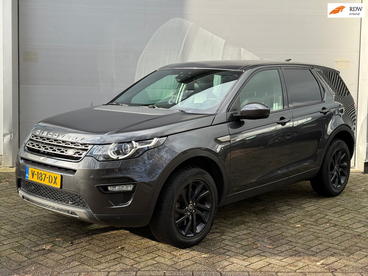 Land Rover Discovery Sport - 2.0 TD4 HSE Grijs Kenteken l Automaat l Leder l Camera l Xenon l Climate l Cruise l Trekha - AutoWereld.nl