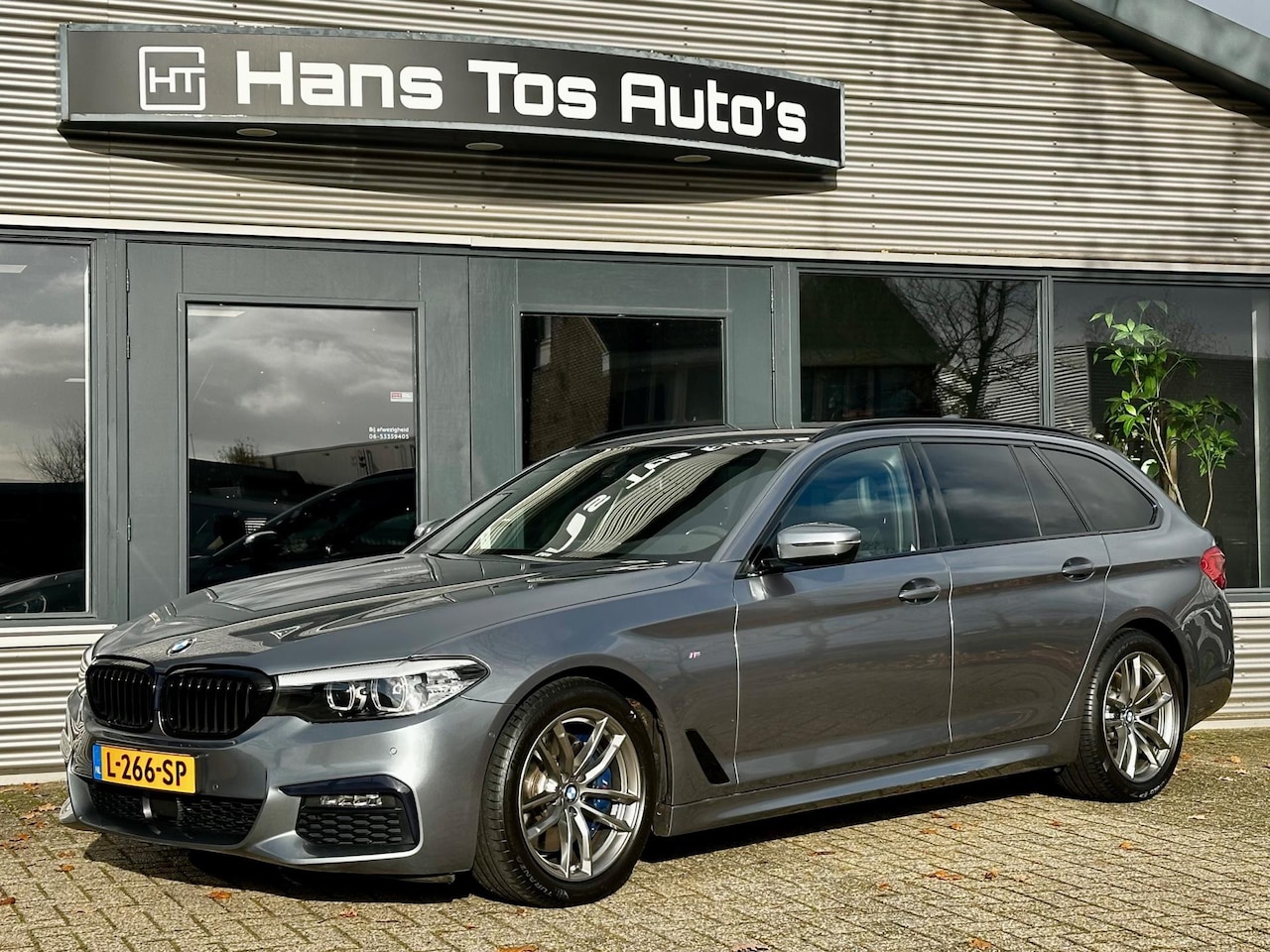 BMW 5-serie Touring - 530i 252pk M-Sport High Executive Leer /Camera / Adapt.Cruise / Dealer - AutoWereld.nl