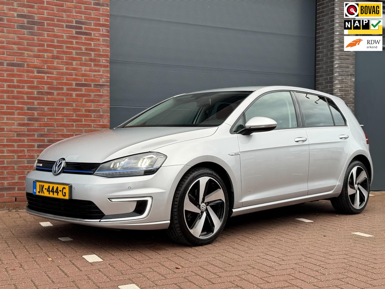 Volkswagen e-Golf - NL-Auto | 18" LMV | Apple CarPlay | Cruise Control | Climate Control - AutoWereld.nl