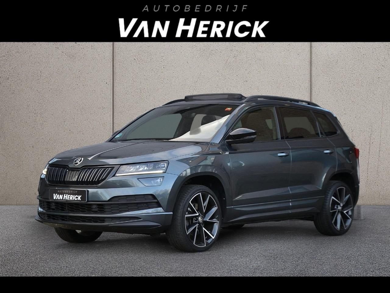 Skoda Karoq - 1.5 TSI ACT Sportline Business 150PK Automaat | Panoramadak | Trekhaak | Virtual Cockpit - AutoWereld.nl