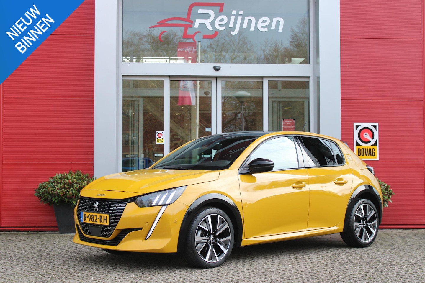 Peugeot 208 - 1.2 100PK GT | NAVIGATIE | KEYLESS ENTRY/START | APPLE CARPLAY/ANDROID AUTO | LICHTMETALEN - AutoWereld.nl